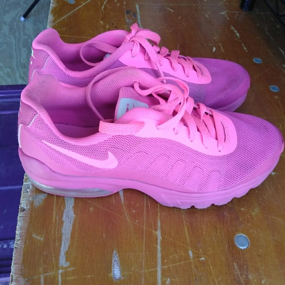 girls pink nike air